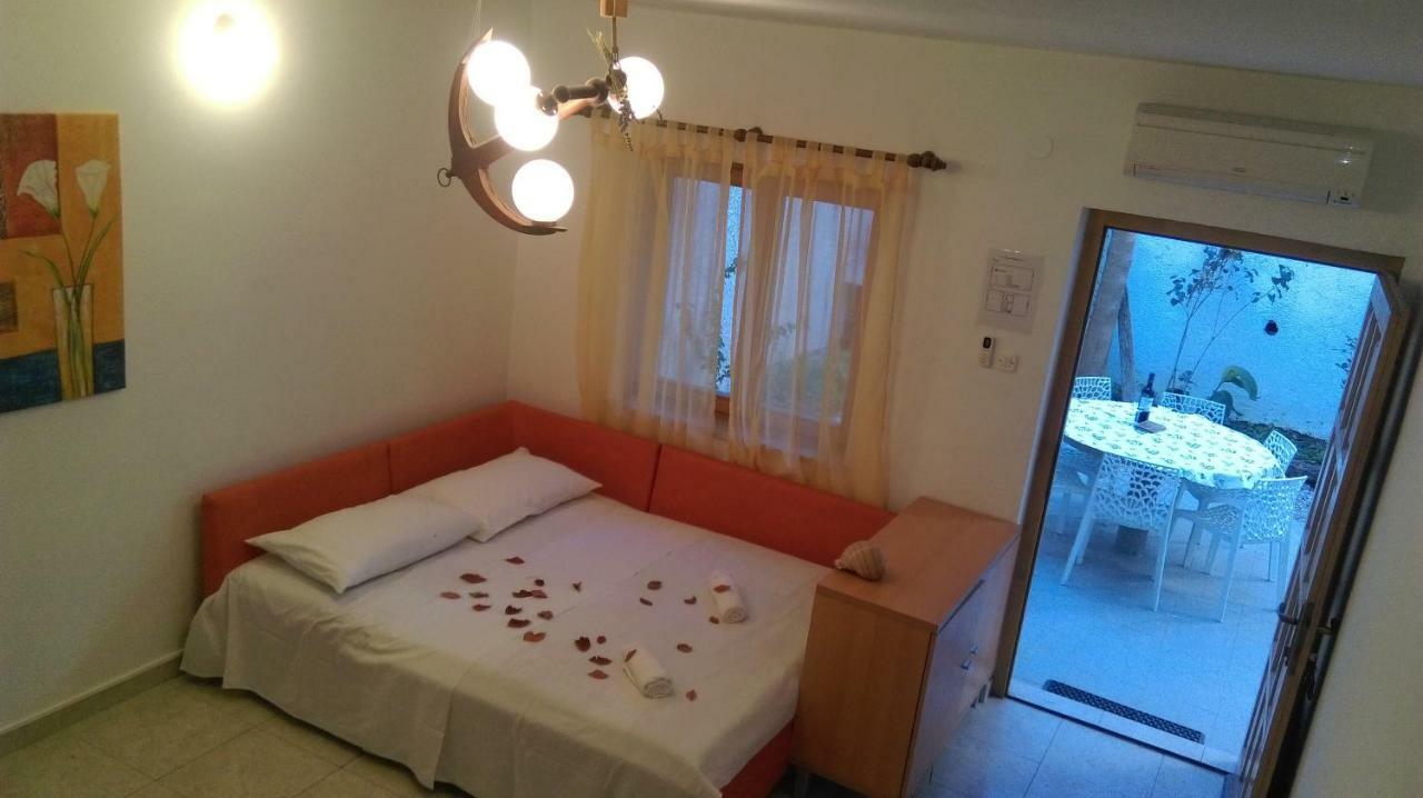 Apartman Restovic Bol Luaran gambar